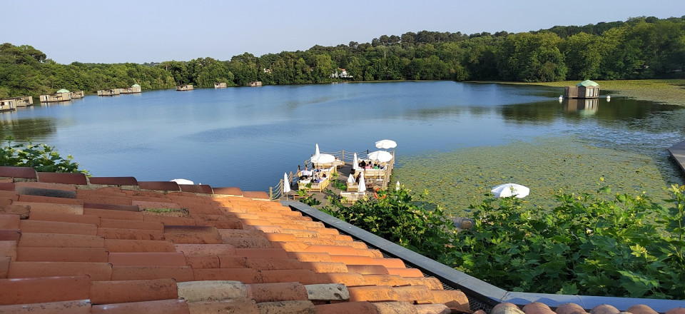 Lago en el Hotel Château de Brindos