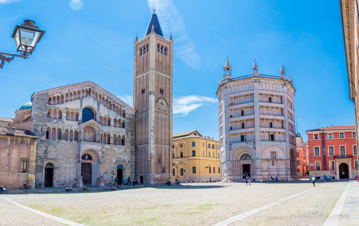 Parma duomo square r