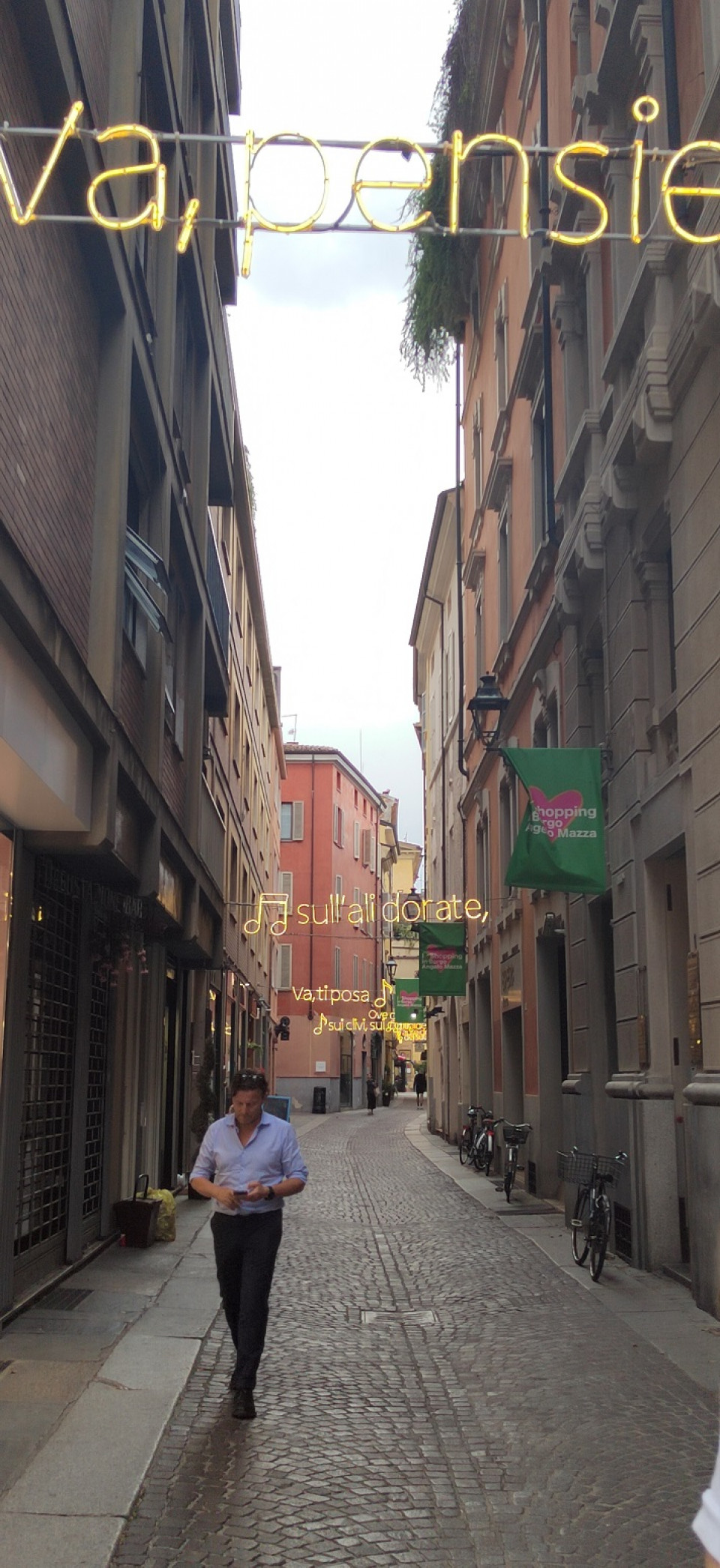 Calle de Parma con la letra de Nabucco