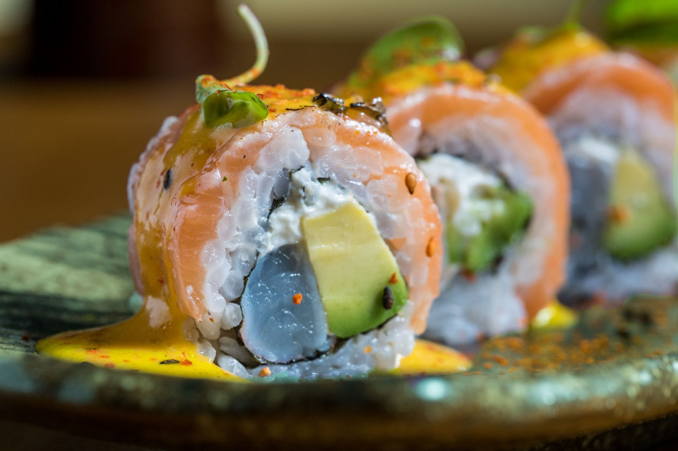 Sushi de salmón en Hasaku
