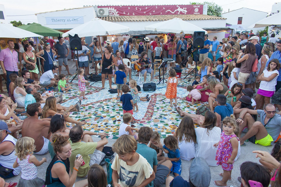 Formentera, los mercados convocan publico infantil