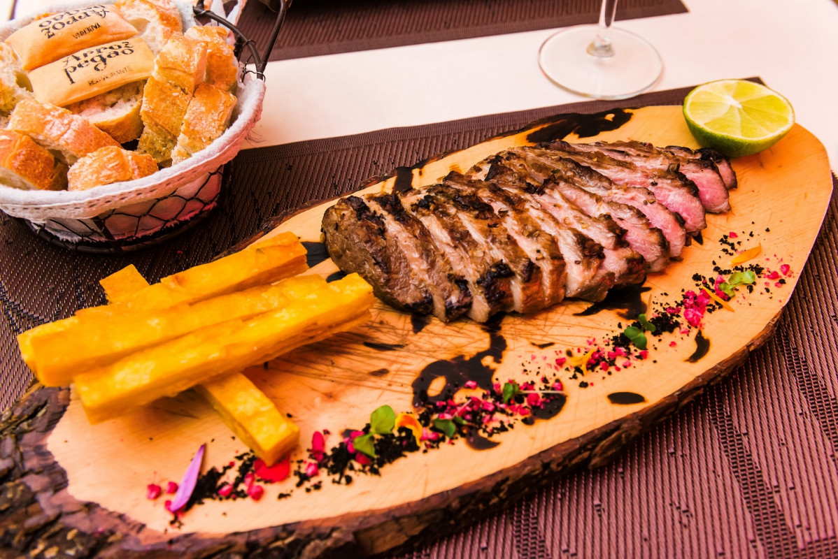 Carne finlandesa con patatas en arroz pegao