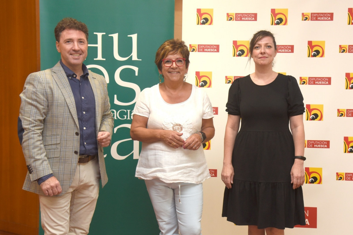 Fernando Blasco, Elisa Sancho y Estela Rasal en la presentaciu00f3n de la campau00f1a 'No vengas a Huesca' (Foto   Javier Blasco)