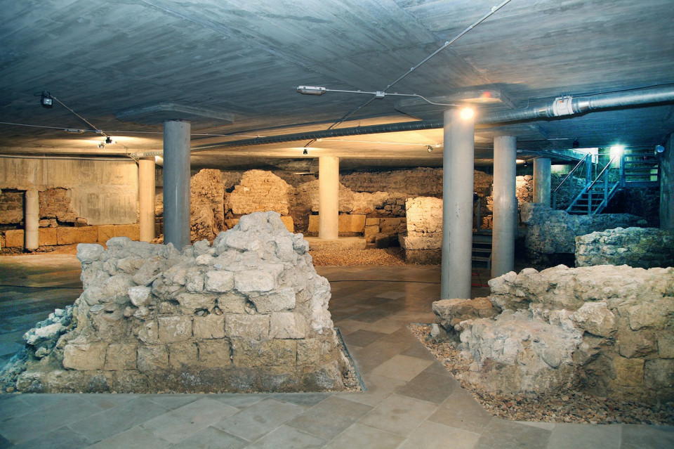 LA CRIPTA CASCALERÍAS, LEON