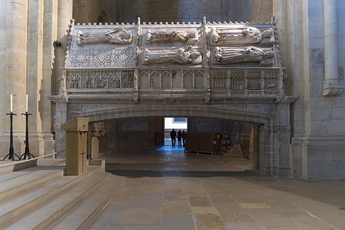 Monasterio de Poblet, .Sepulcros Reales