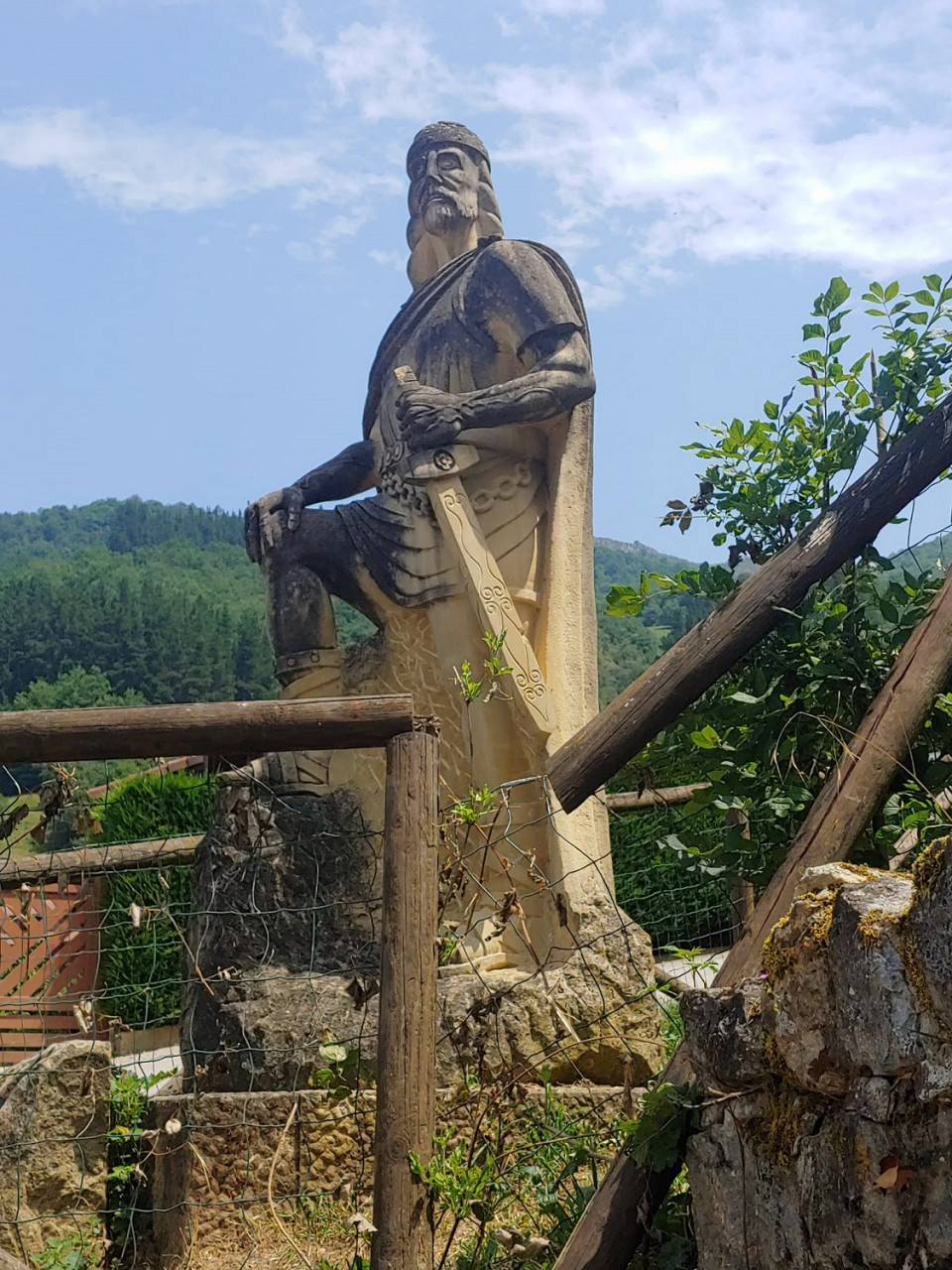 Monumento a Don Pelayo, en Cosgaya