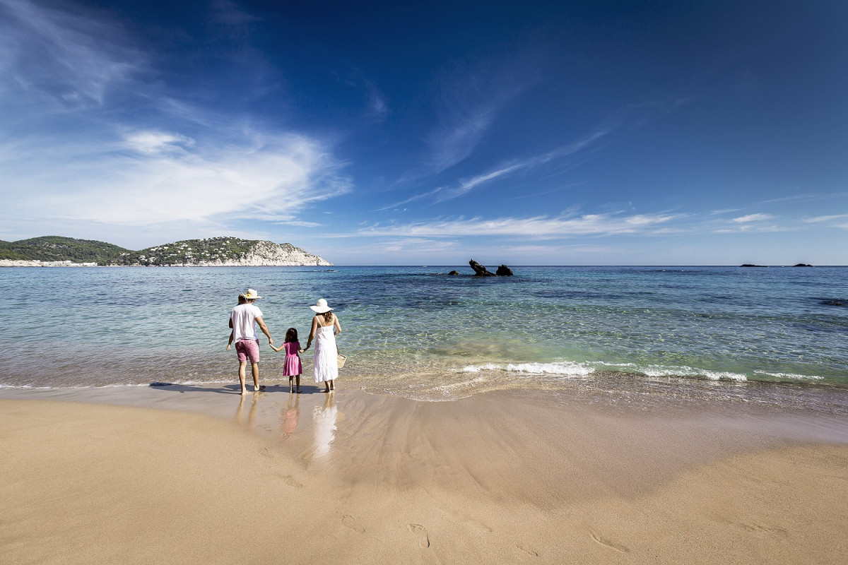 Santa Eulu00e0ria, playas para disfrutar en familia