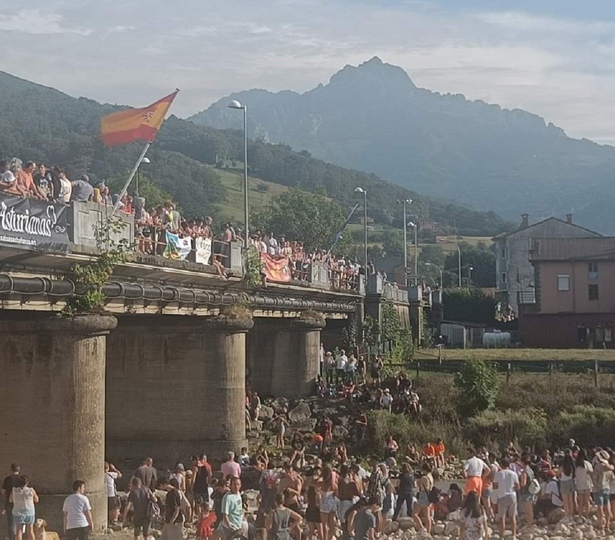 Puente de la Chalana, Meta de este singular descenso