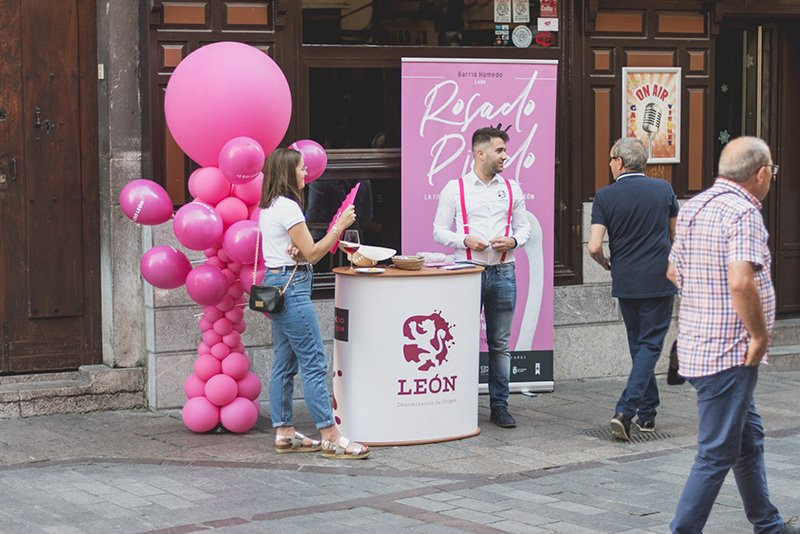 Stand de promocion de Vinos Denominaciu00f3n de Origen de Leon