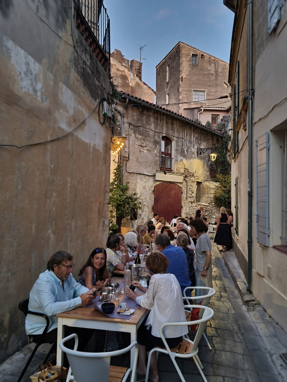 ANIMADA CALLEJA EN ARLES