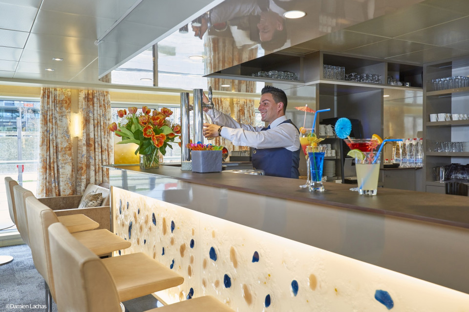 Bar del MS Van Gogh Rhone Croisieurope©Damien Lachas