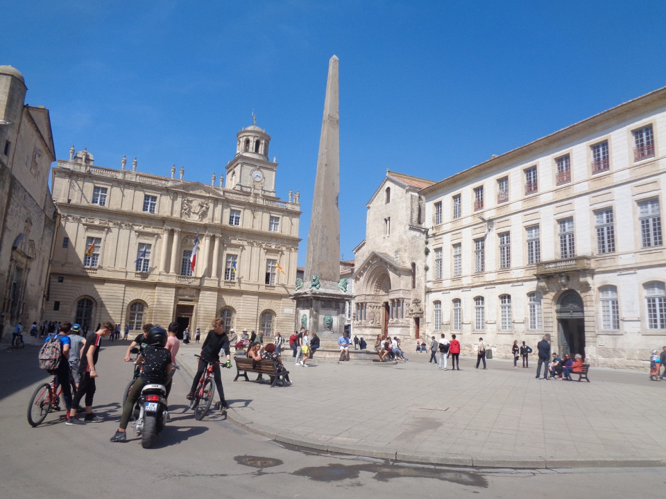 PLAZA MAYOR DE ARLES