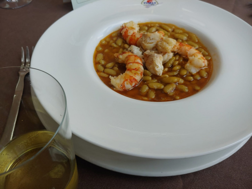 Plato de verdines con pixin y langostinos