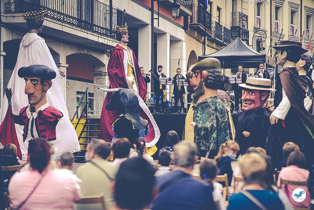 Gigantes y Cabezudos