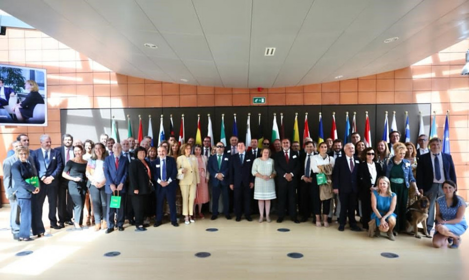 Foto familia en Comite de las Regiones