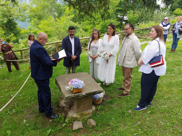 Momento de la ceremonia de casamiento de José Luis e Isabel