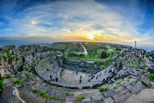 VisitJordan   Um Qais   Atardecer anfiteatro