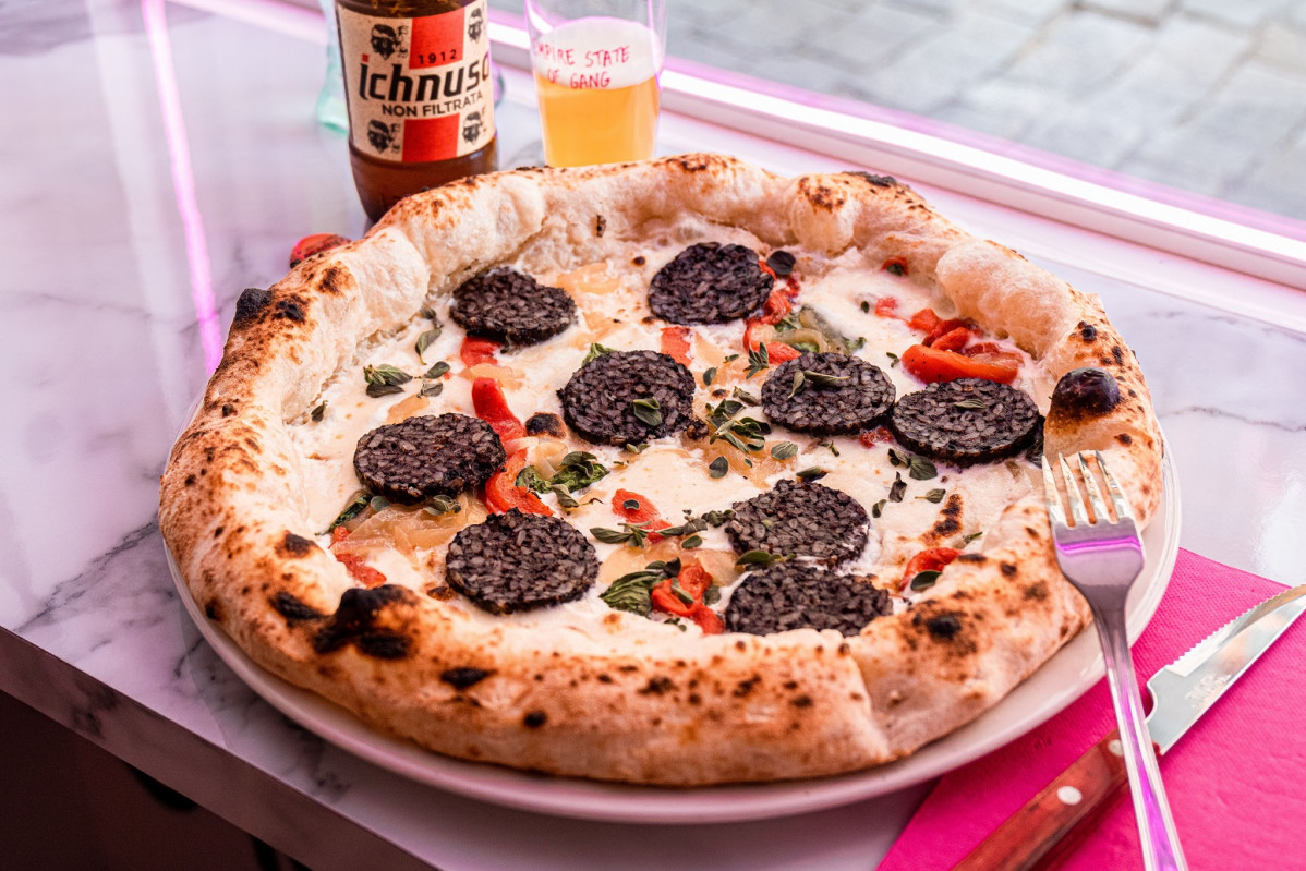 Napoli Gang y su pizza de morcilla por San Genaro