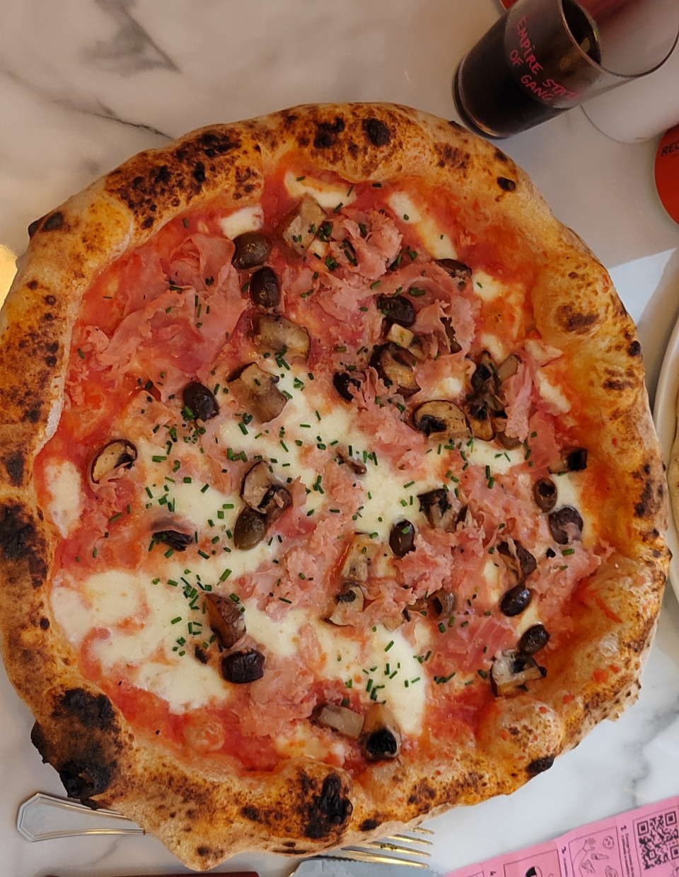 Pizza con mortadela y pistachos de Napoli Gang