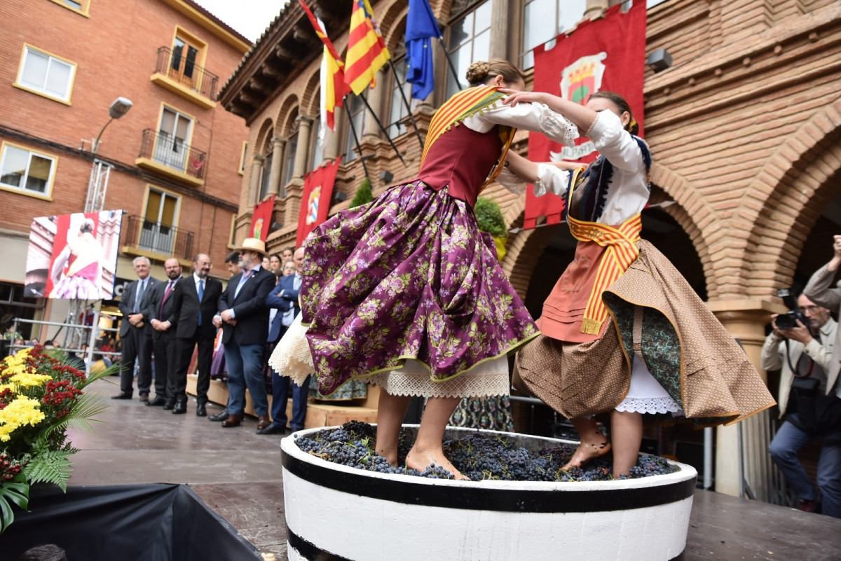Pisado de la uva Fiesta Vendimia DOP Cariu00f1ena