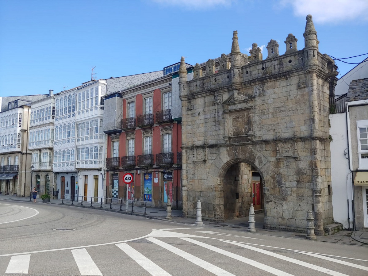 Puerta de Carlos V, Viveiro