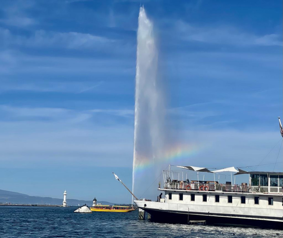 Vistas del Chorro de Agua del Lago Leman desde el barco Wine &Boat