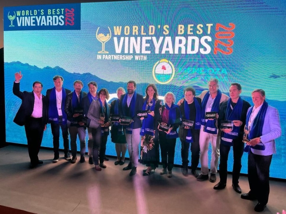 Santiago Vivanco, con otros premiados de los Worldu2019s Best Vineyards