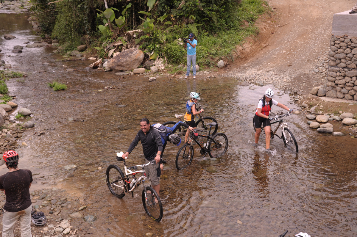 Ruta de bicicleta pacto   mashpi 10054348496 o