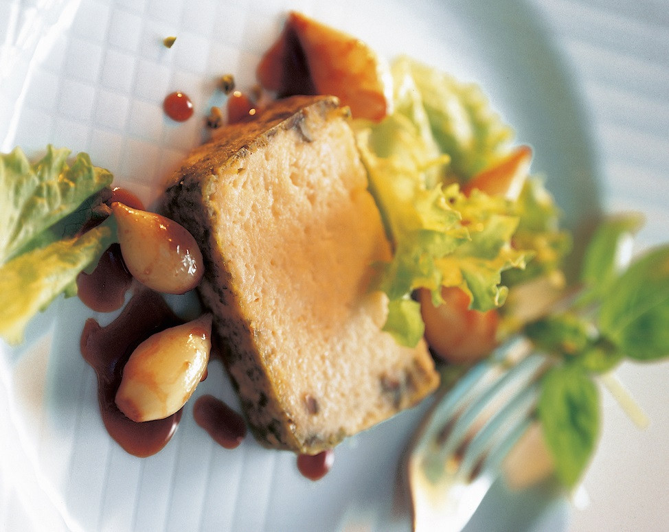 Terrina de Sbrinz tibio con pistachos