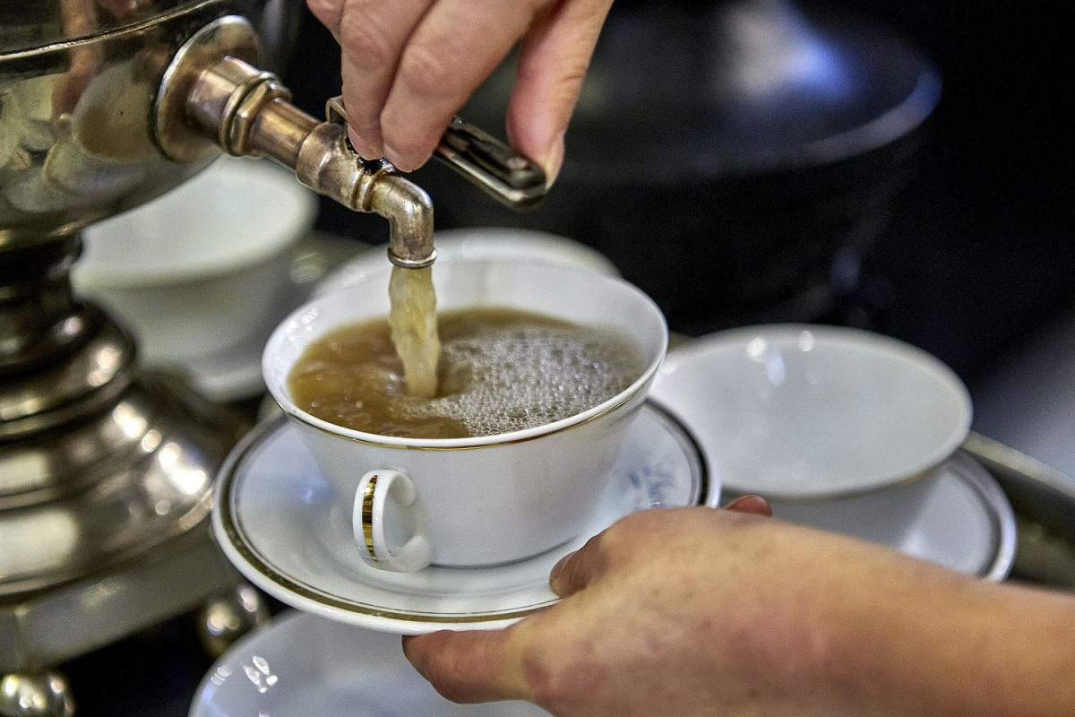 Consomu00e9 en el samovar  Lhardy
