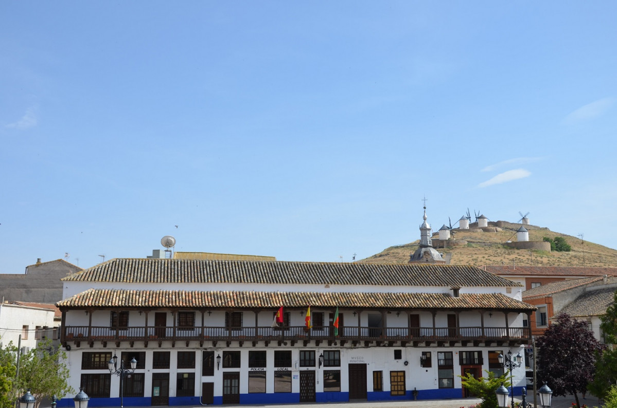 Consuegra Edificio de los Corredores y panoramica