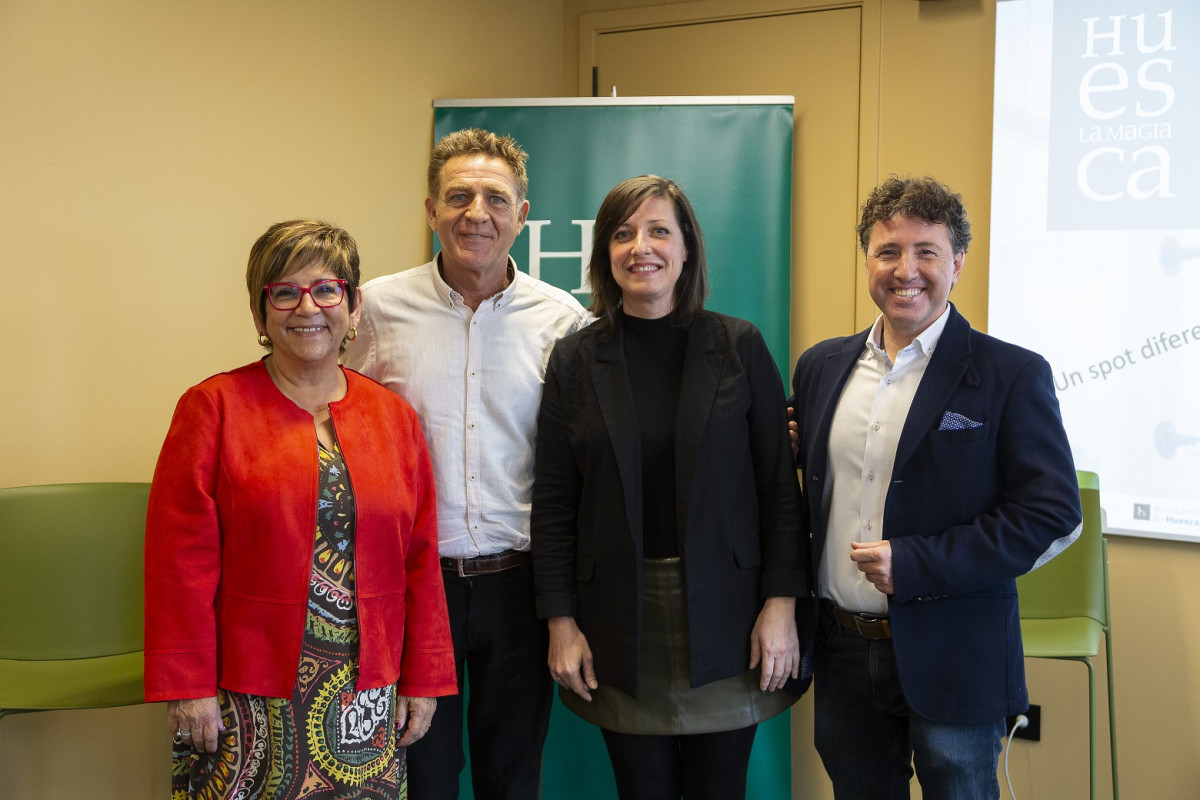 De iz a der. Elisa Sancho, Juanjo Artero, Estela Rasal y Fernando Blasco