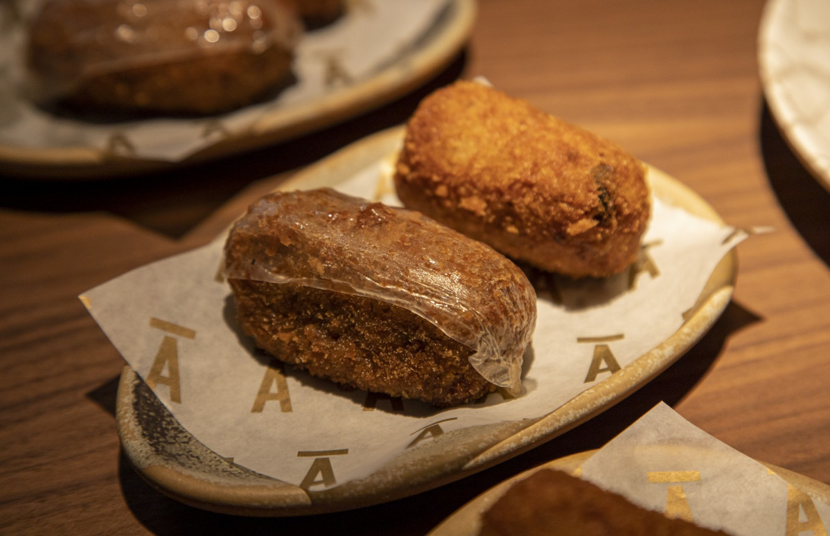 Croquetas Barra Alta de boletus con velo de panceta