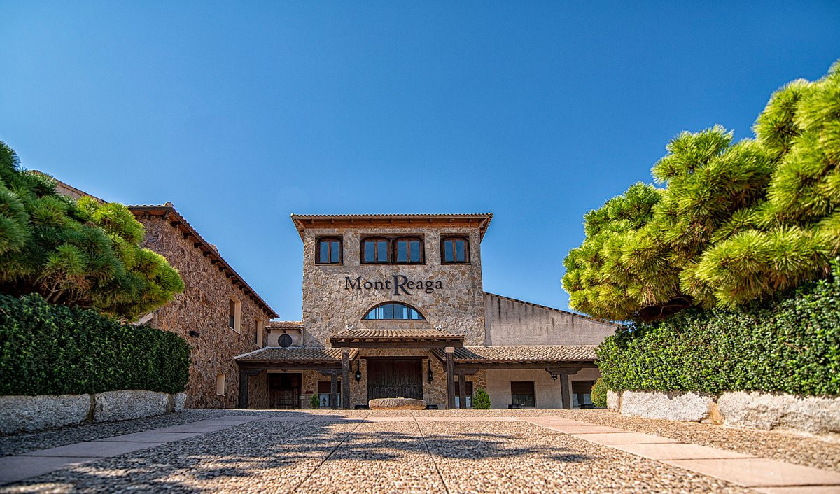 Fachada de la bodega