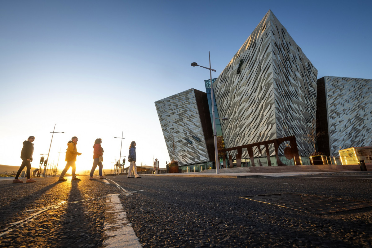 Fachada del museo Titanic Belfast, Chris Hill  TURISMO DE IRLANDA