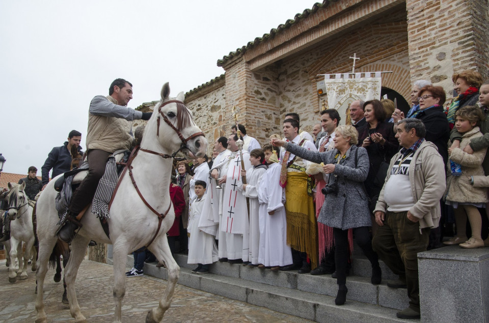 Danzantes de San Anton, en Peloche