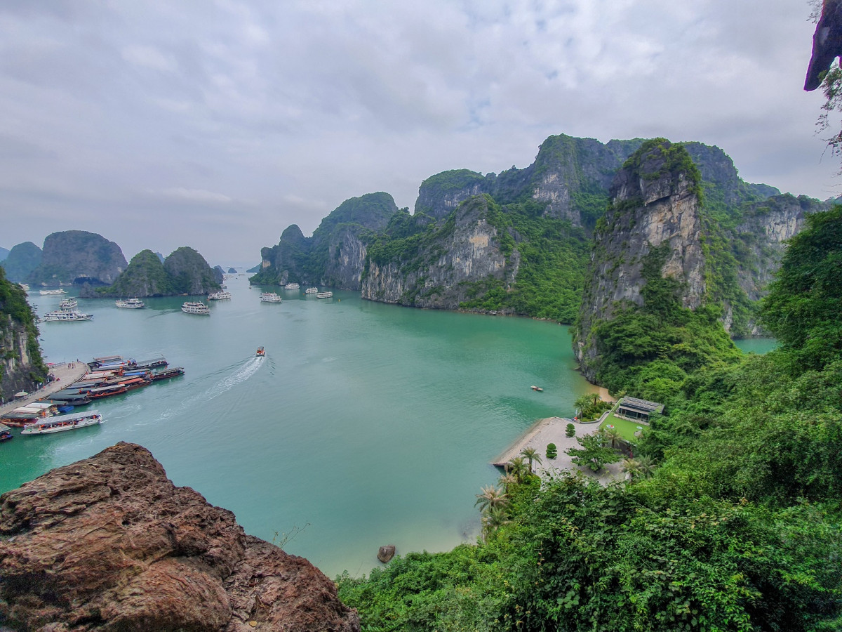 Halong Bay, Thu00e0nh phu1ed1 Hu1ea1 Long, Quu1ea3ng Ninh, Vietnam martijn vonk aXVb OcEGkg unsplash