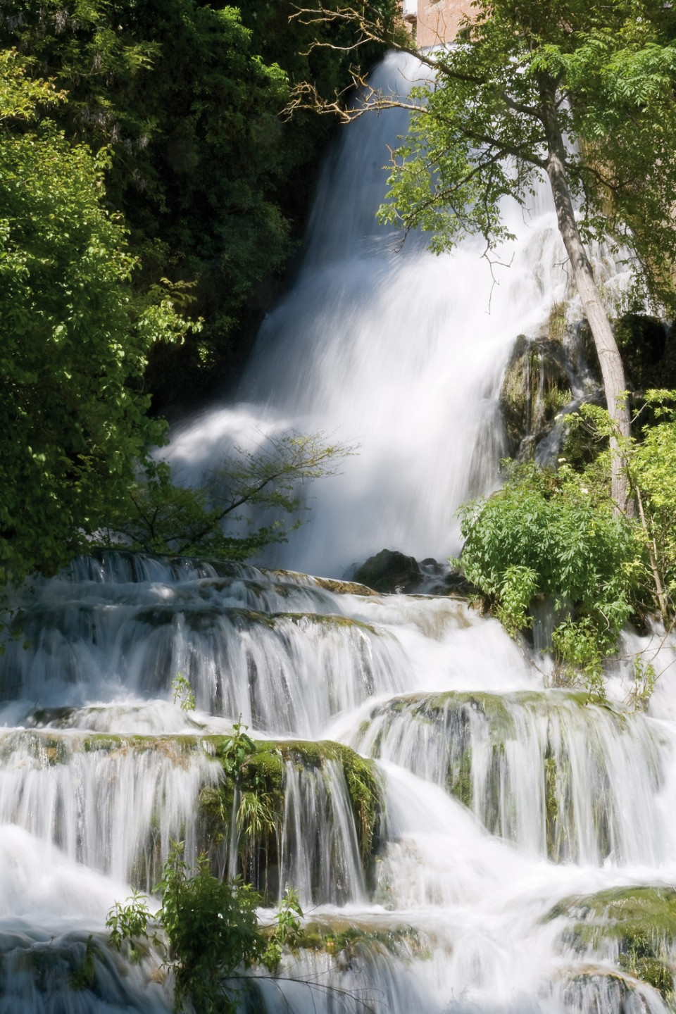 Cascada de Orbaneja del Castillo, Burgos, toma vertical
