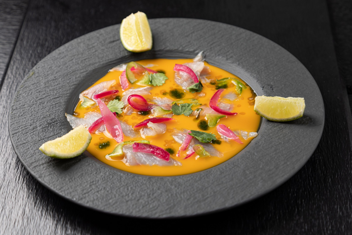 Tiradito de lubina con aju00ed amarillo
