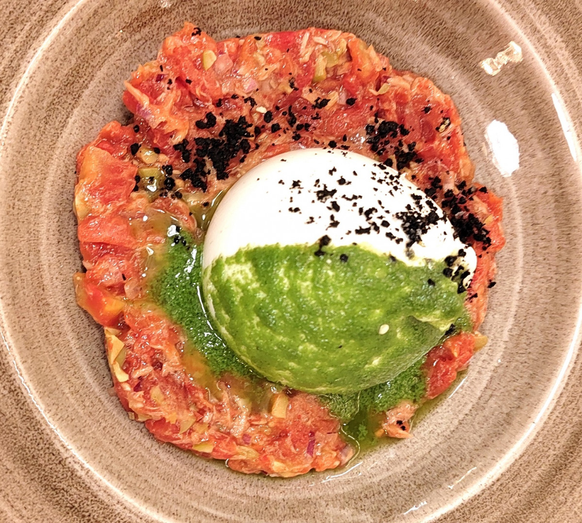 Burrata con tomate