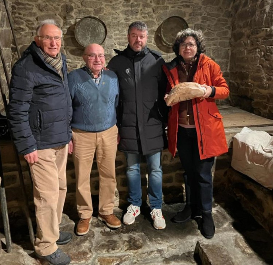 Jose Paz, Carlos Rodriguez, Jose Dalama y Carmen Rouco, en el Horno Museo de Cea