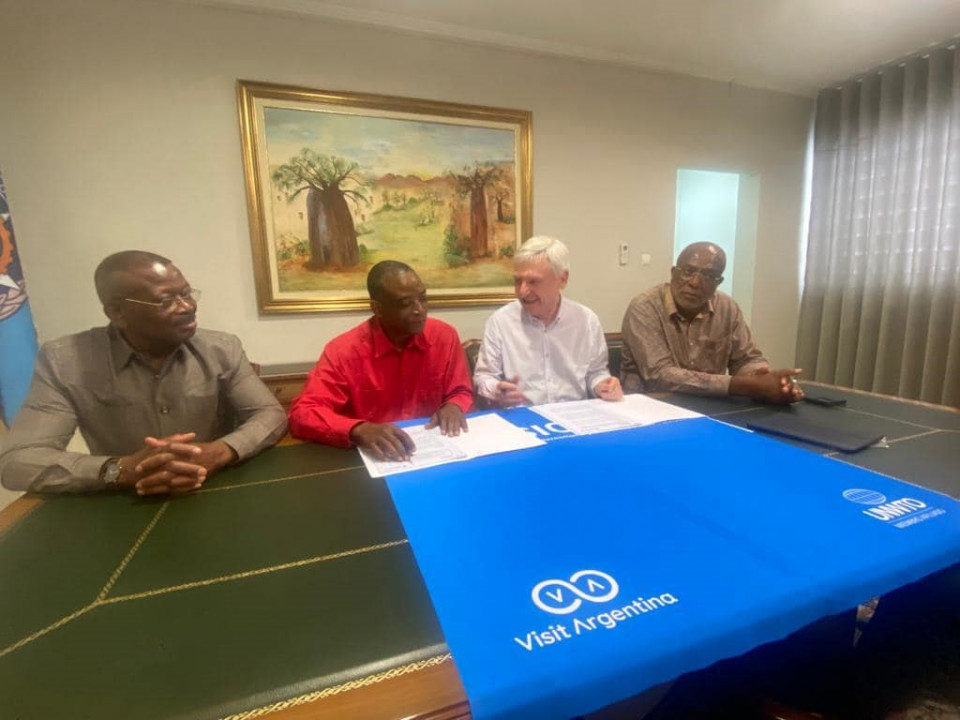 Firma de convenio en Angola 2 marzo