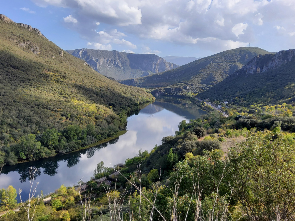 Embalse de Penarubia, desde Covas (Rubiá), Ourense