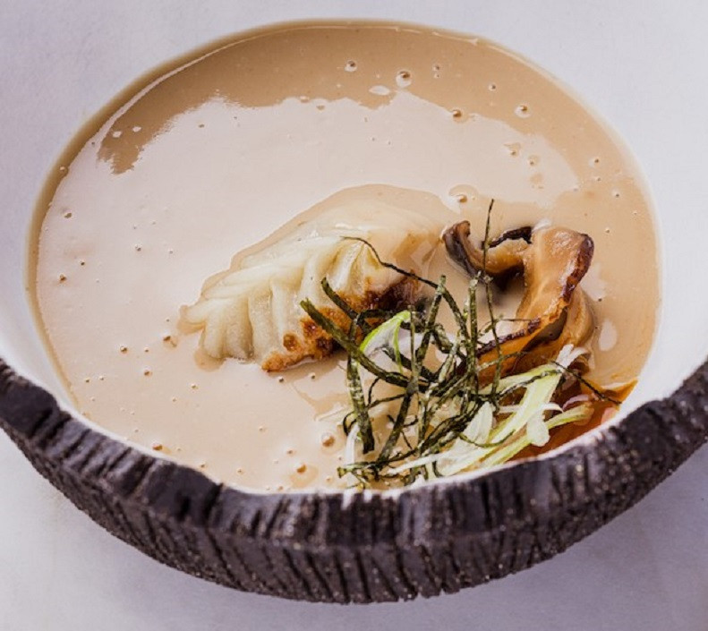 Ramen con  dumpling de pintada