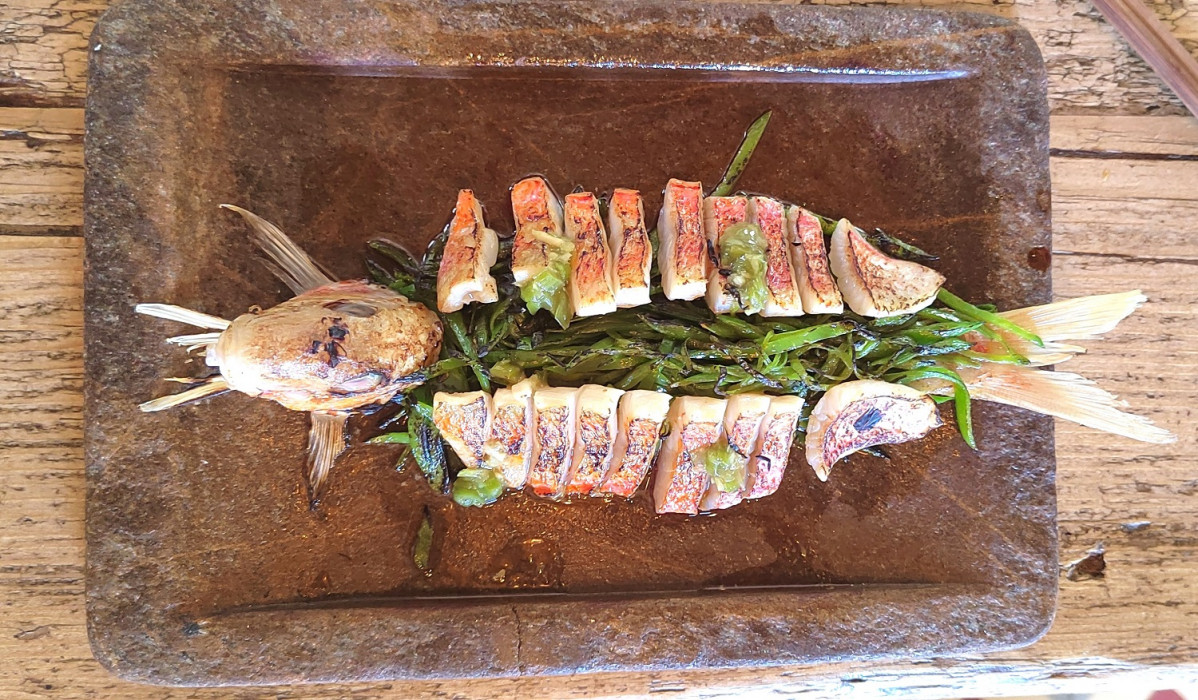 Salmonete no tataki de Far Nomo