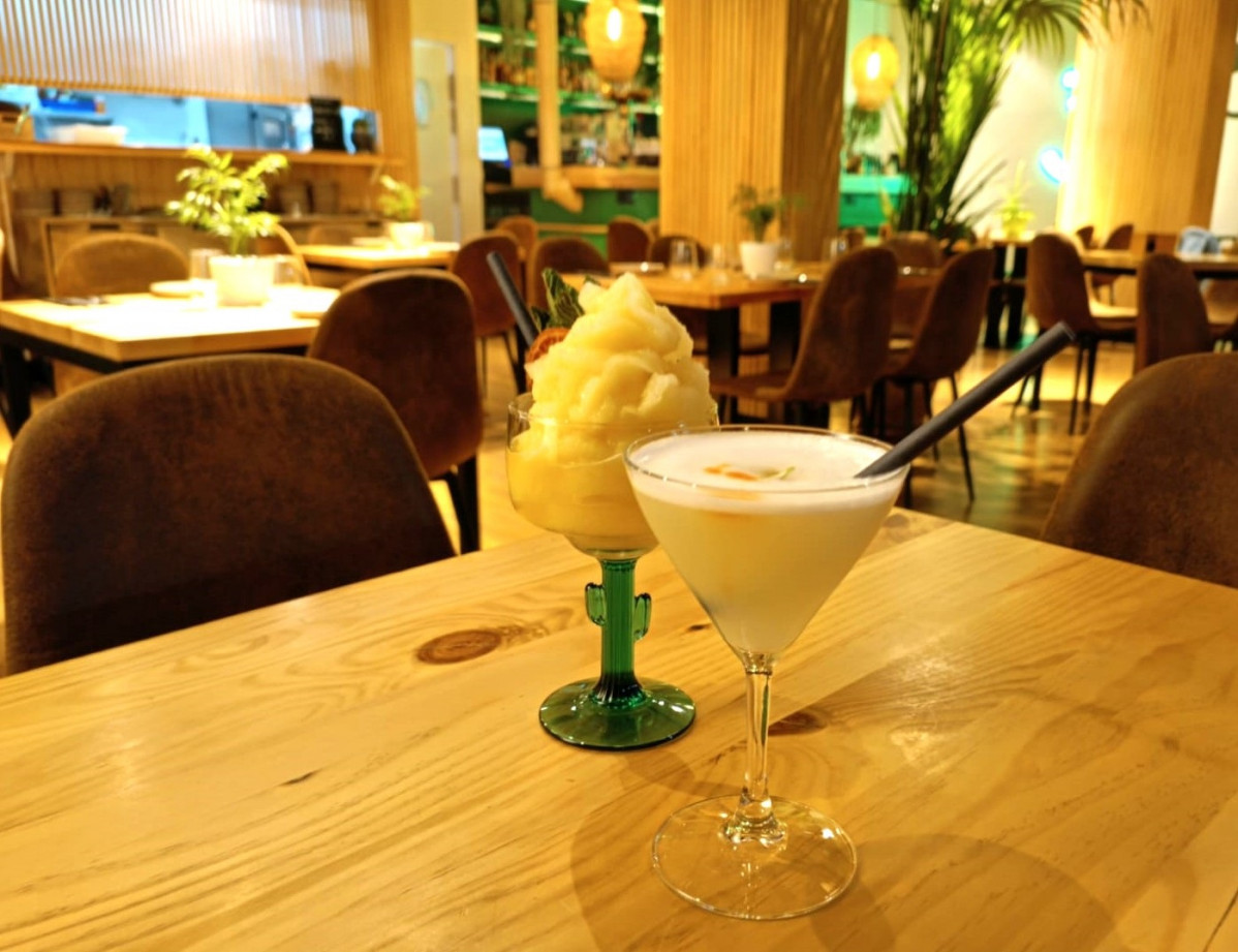 Margarita de maracuyu00e0 y Pisco Sour en Cantina 34
