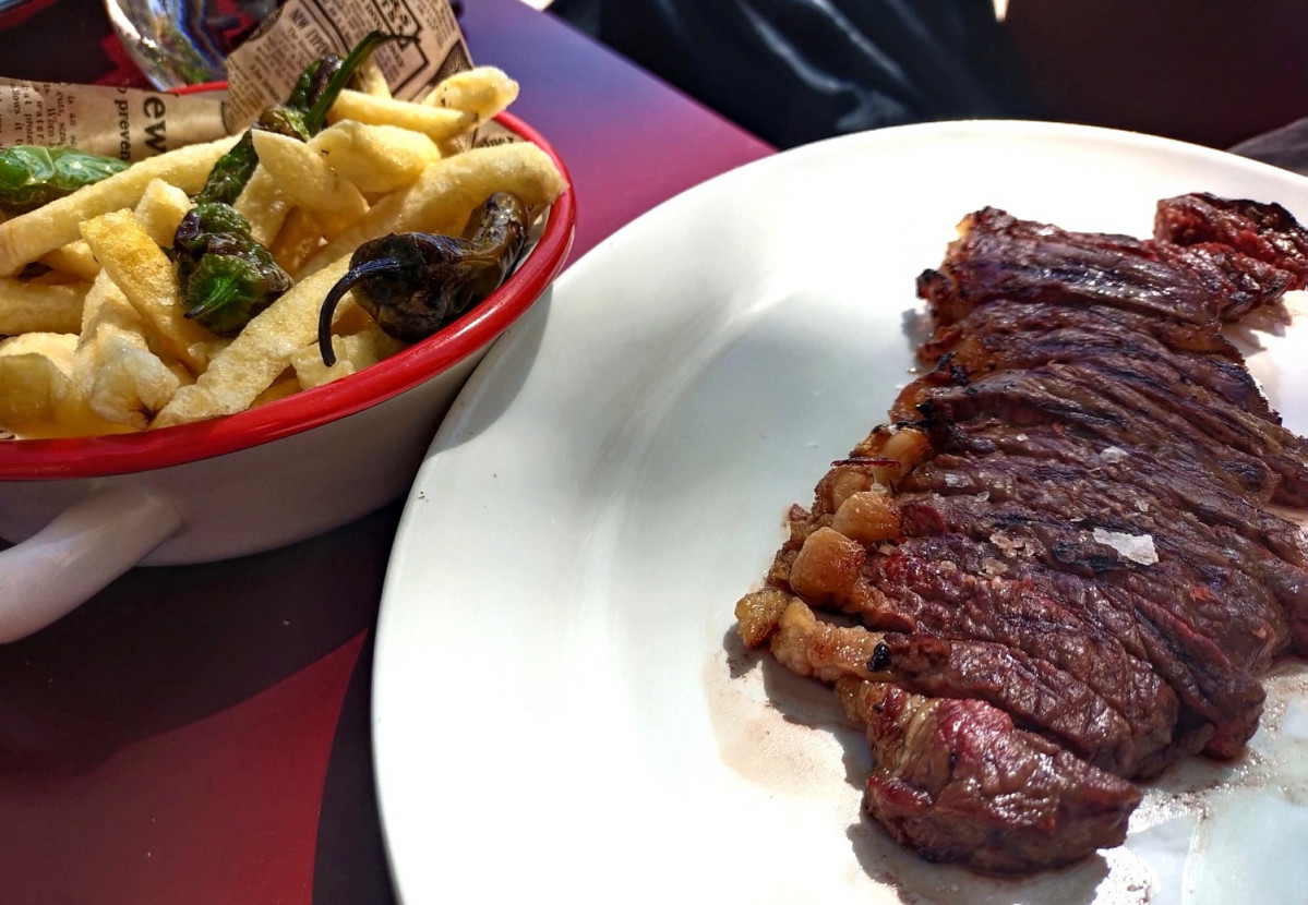 Entrecot con patatas fritas Carne Tuteo