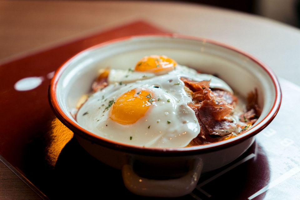 Tuteo huevos rotos