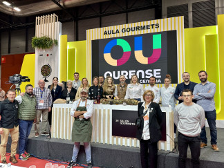 Fotos de familia tras el showcooking de la provincia de Ourense en Salón Gourmets 2023