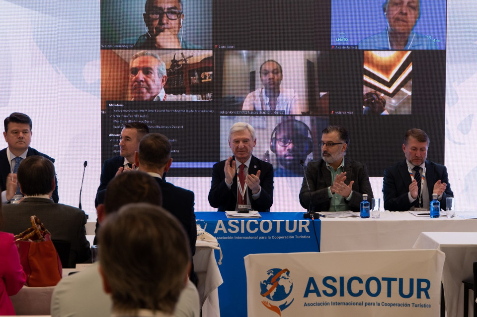 Ponentes y presidente de Asicotur, en la I jornada del Taller